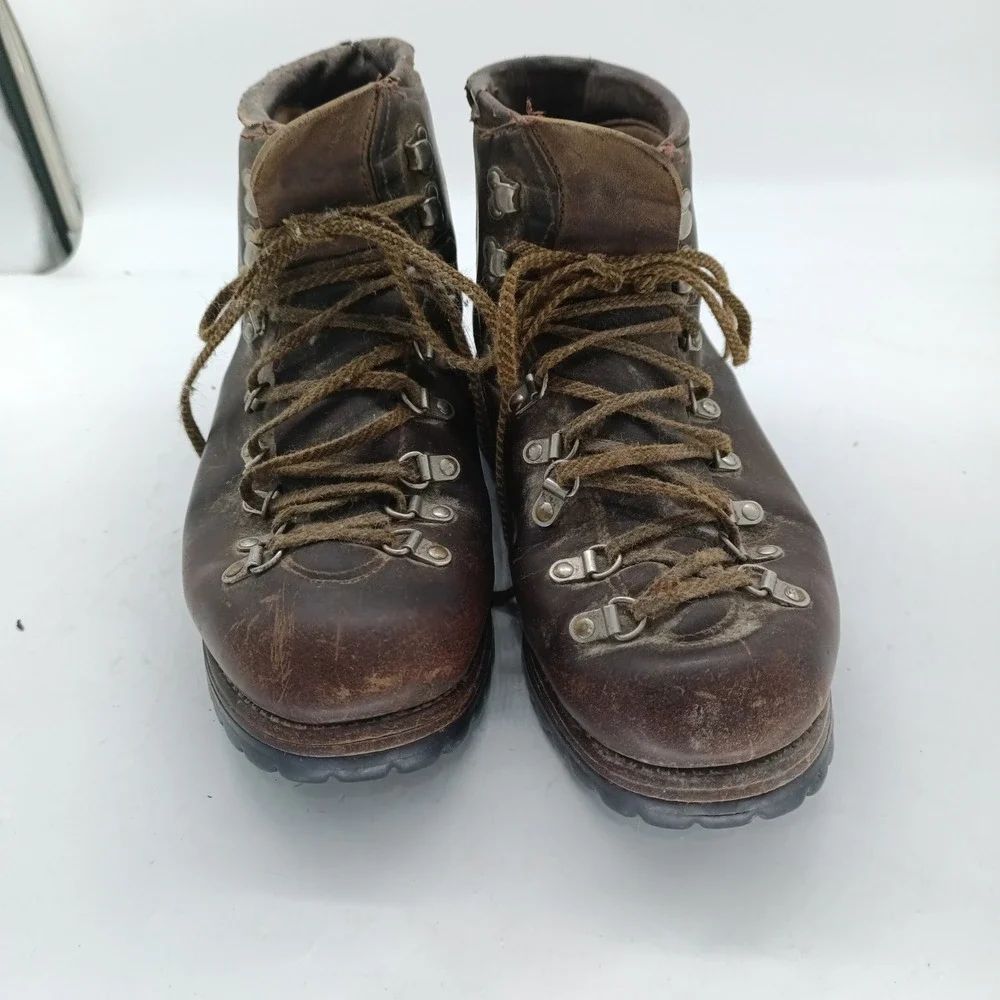 Vintage Vasque Mountaineering Hiking Boots Brown Leather Vibram Sole Mens 9.5 M